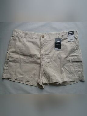 Lee Women's Light Beige Cargo Shorts Size 22M